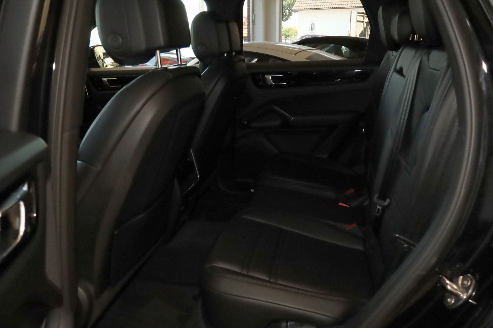 Fahrzeugabbildung Porsche Cayenne V6 Luftfederung, ACC, Keyless, DAB, LED