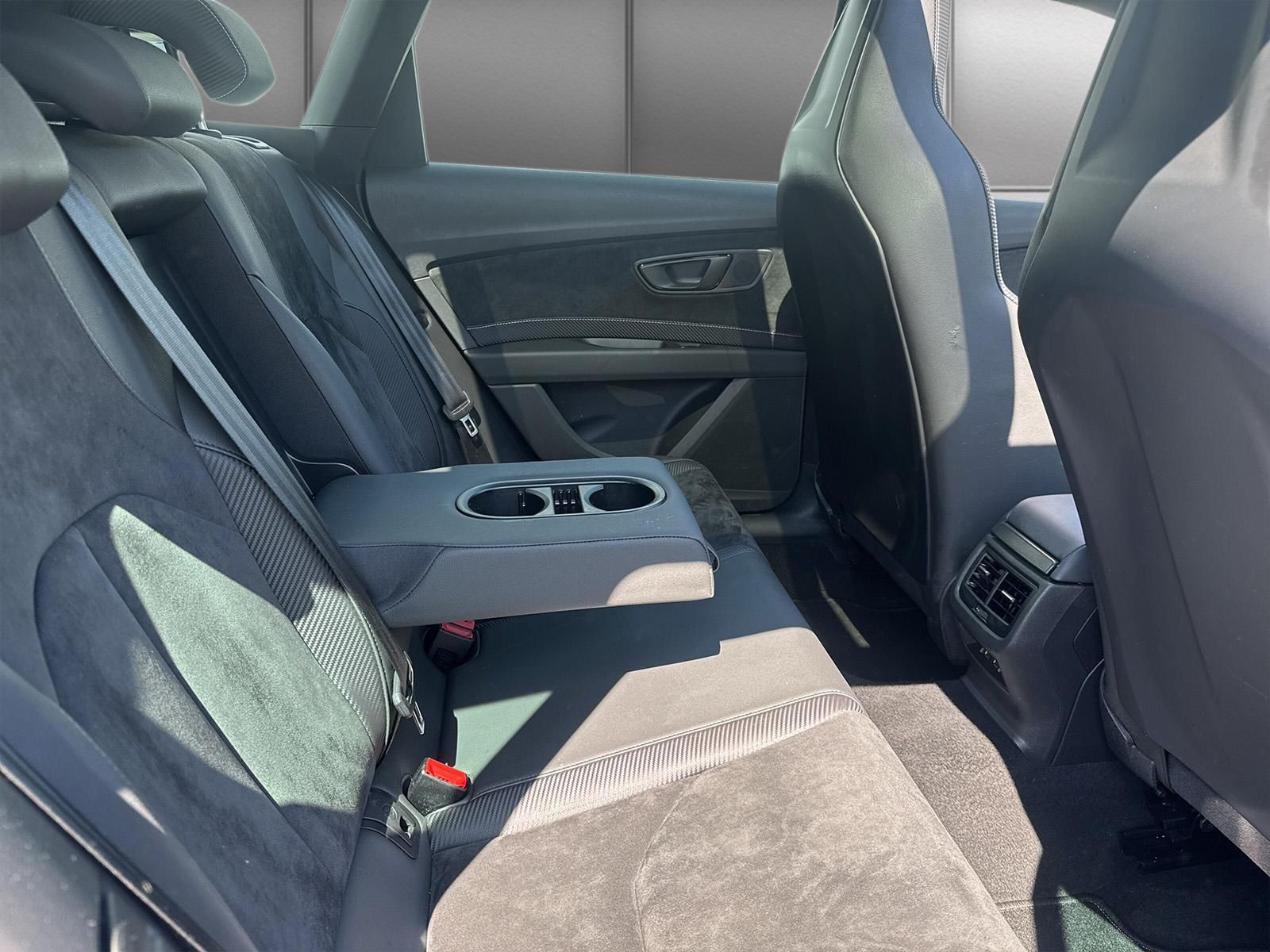 Fahrzeugabbildung SEAT Leon ST  2.0 TSI  Cupra 300 4Drive EU6d-T