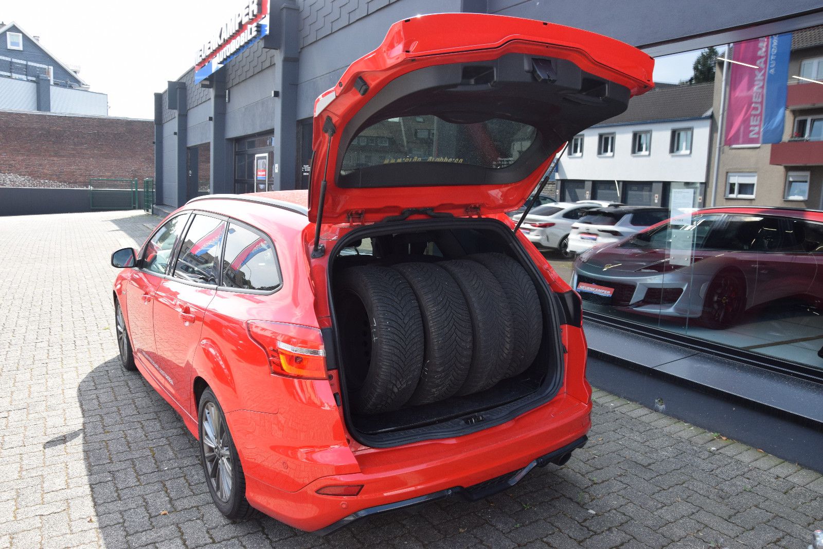 Fahrzeugabbildung Ford Focus Turnier ST-Line Motor verliert Wasser