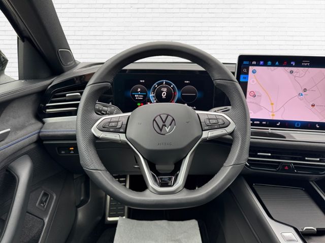 Fahrzeugabbildung Volkswagen Passat R-Line 2.0 TDI 4MOTION DSG - PANO*AHK*NAV