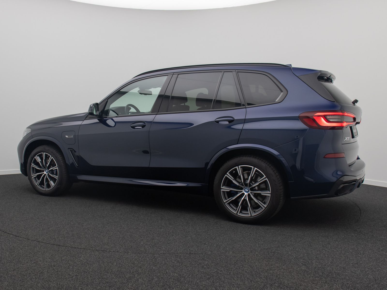 Fahrzeugabbildung BMW X5 xD45e MSport HUD H/K 360°Laser DAB Individual