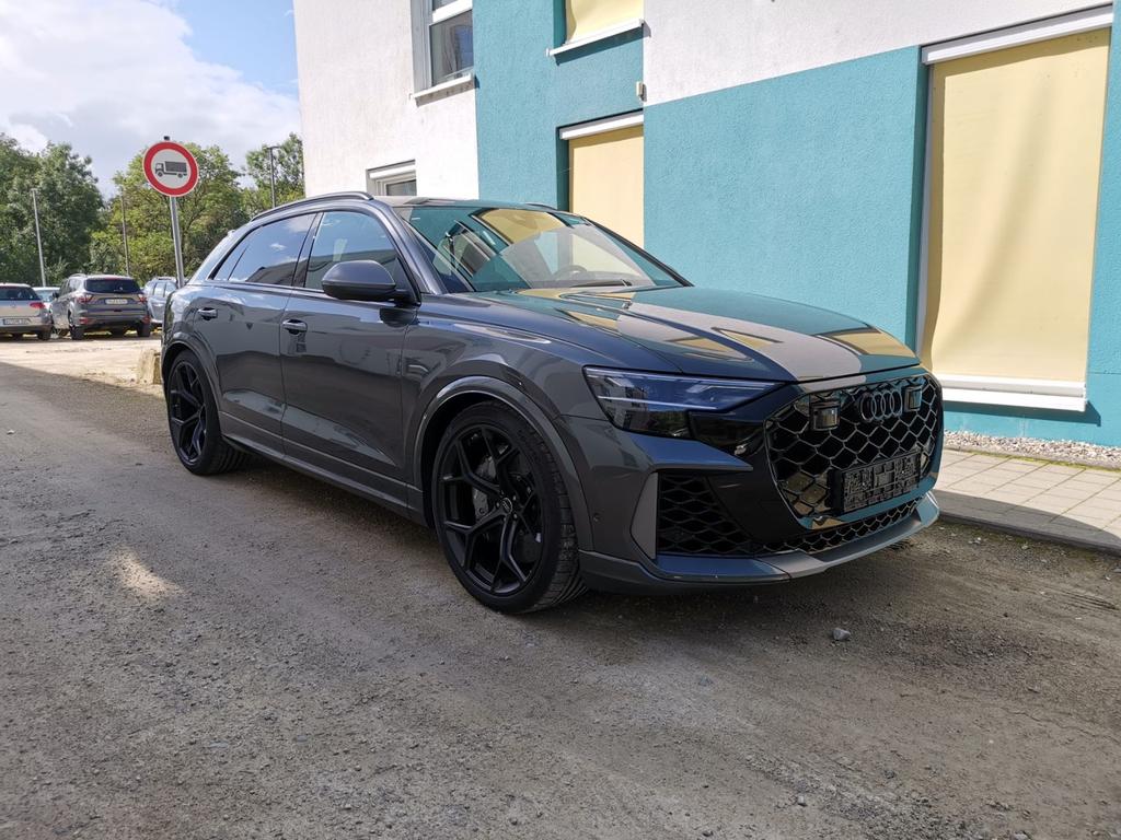 Audi RSQ8