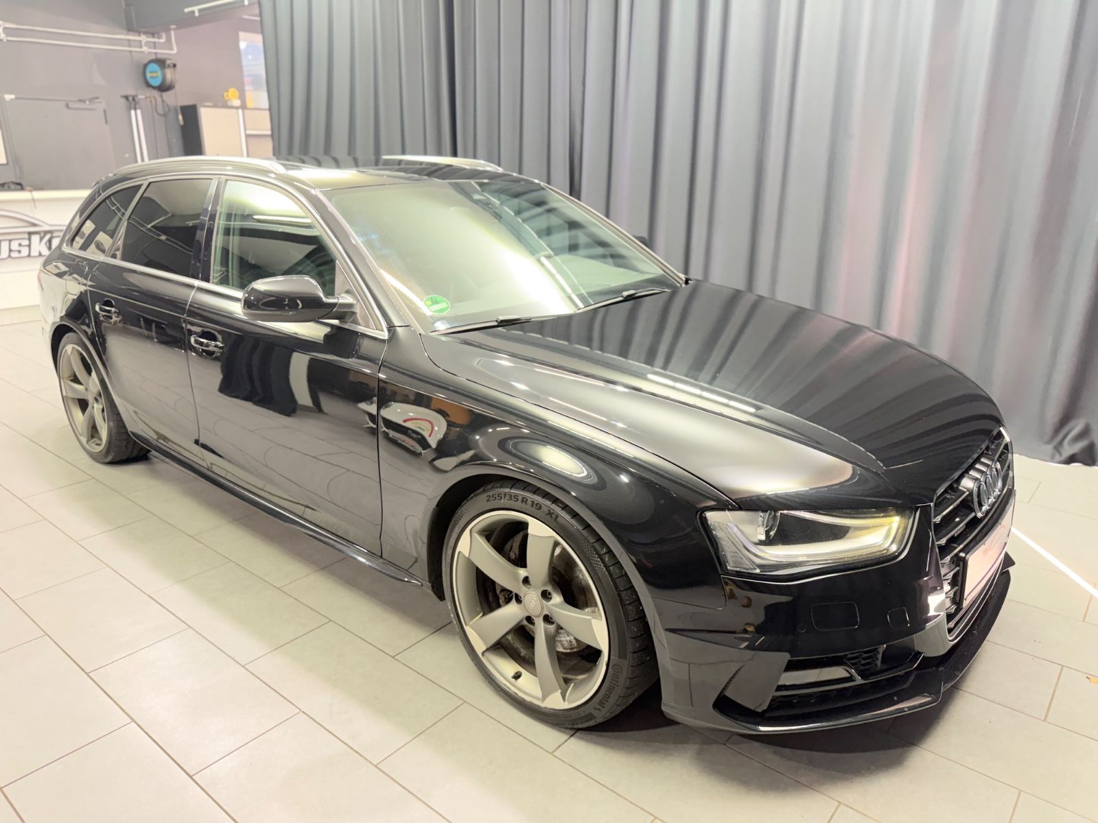 Fahrzeugabbildung Audi A4 Avant S line quattro|B&O|RS-SITZE|NAVI