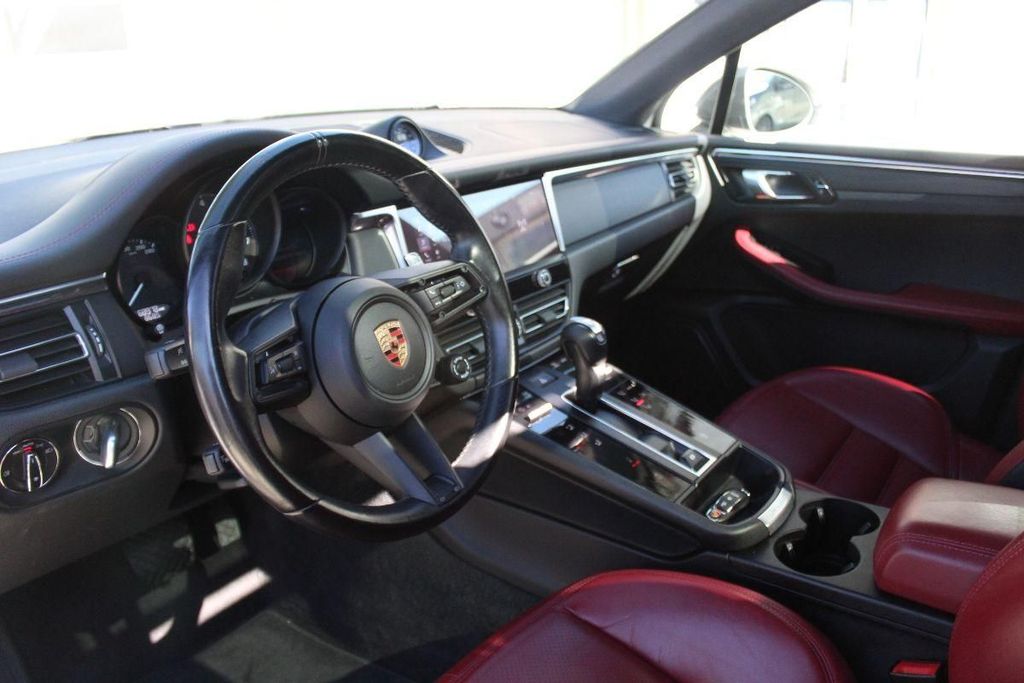 PORSCHE Macan 2023