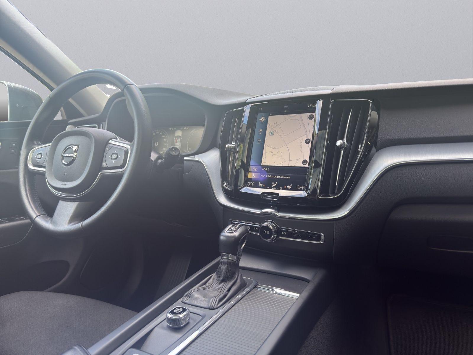 Volvo XC 60 Momentum AWD|1.HAND|SCHECKHEFT|PANO