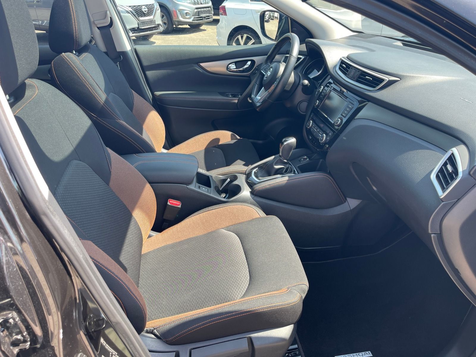 Fahrzeugabbildung Nissan Qashqai 1.3 DiG-T N-Motion 1. Hand/AHK/Pano/360°