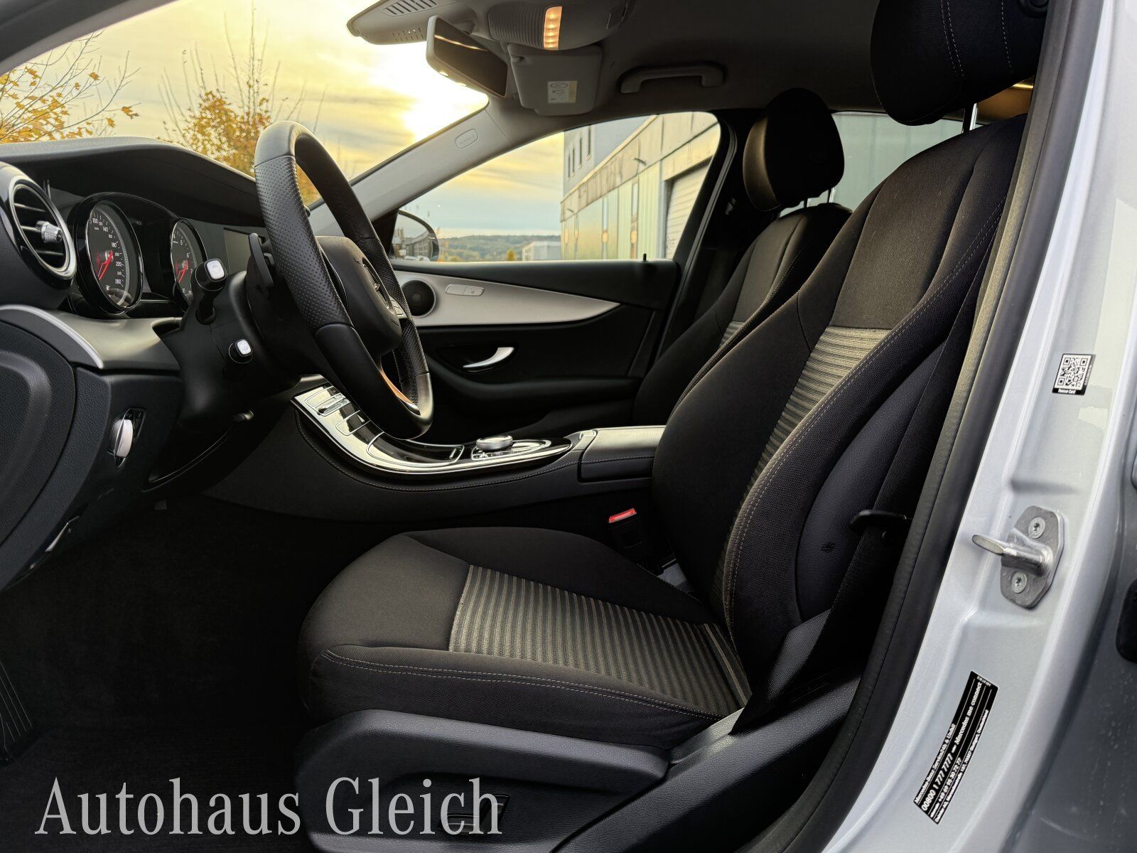 Fahrzeugabbildung Mercedes-Benz E 250 Avantgarde Navi/Autom./Klima/LED/Sitzhzg.