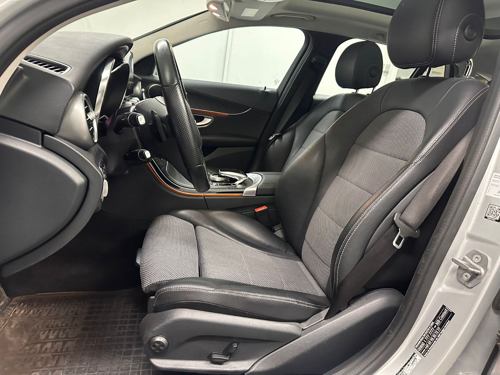 Fahrzeugabbildung Mercedes-Benz C 220 d 4MATIC T AVANTGARDE PANORAMA*DISTRO*