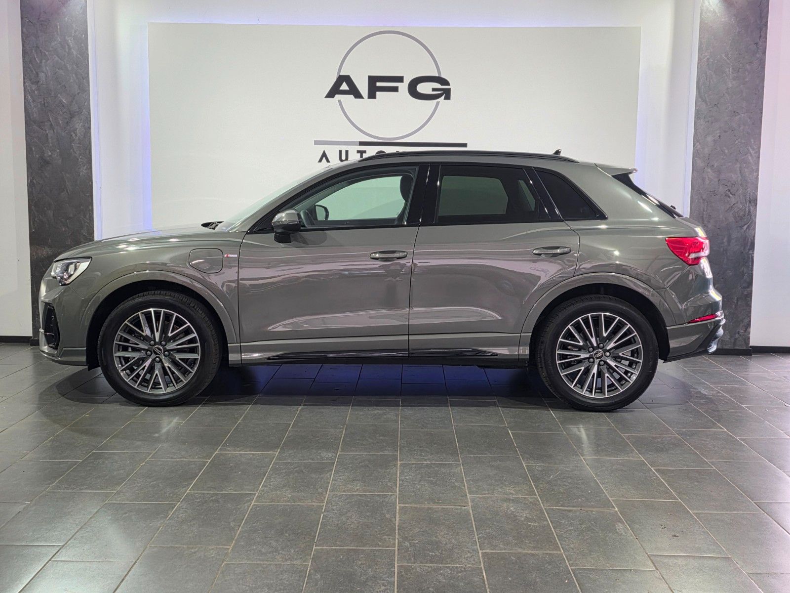 Audi Q3 45 TFSI e S line foto 8