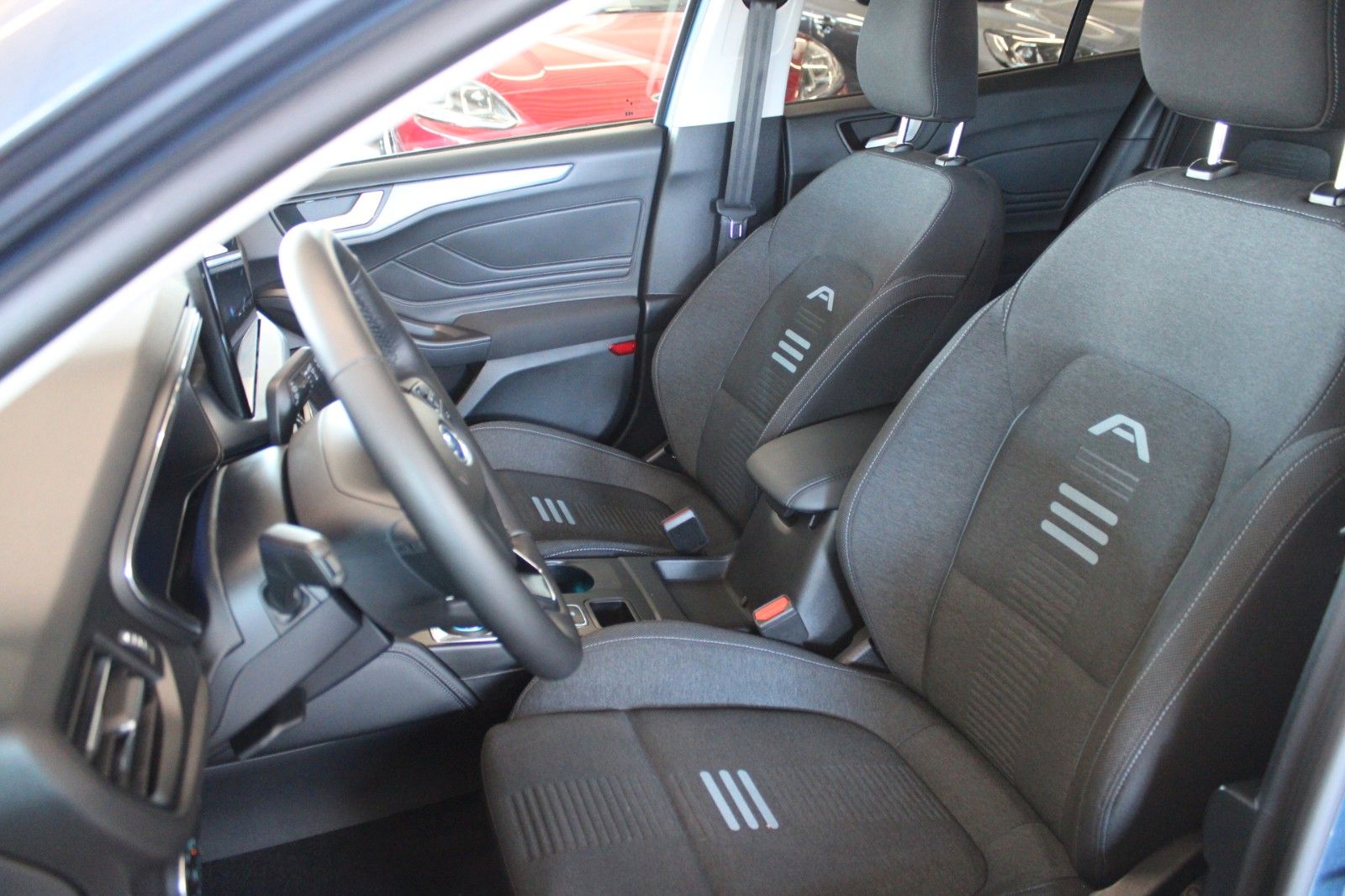 Fahrzeugabbildung Ford Focus Active X Turnier Automatik LED NAVI CAM