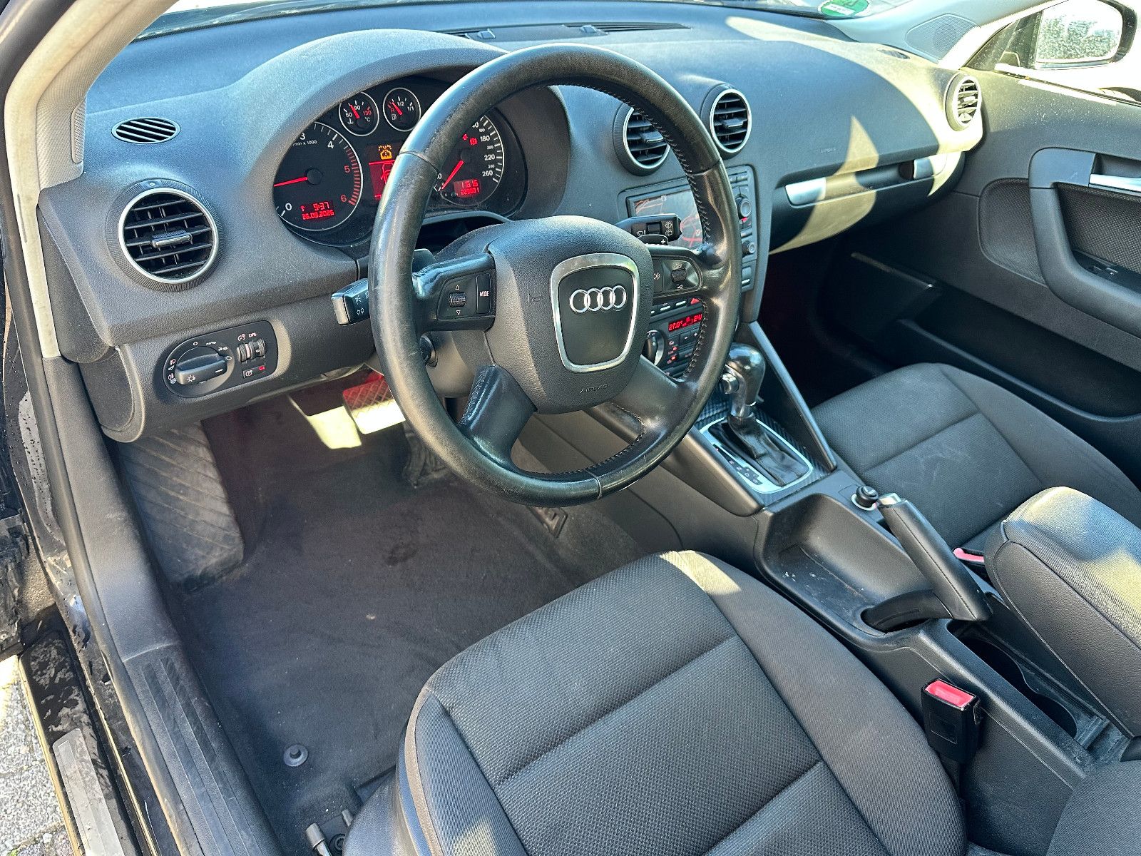 Fahrzeugabbildung Audi A3 SPORTBACK 2.0 TDI S LINE AMBIENTE*AHK+AUTOM*