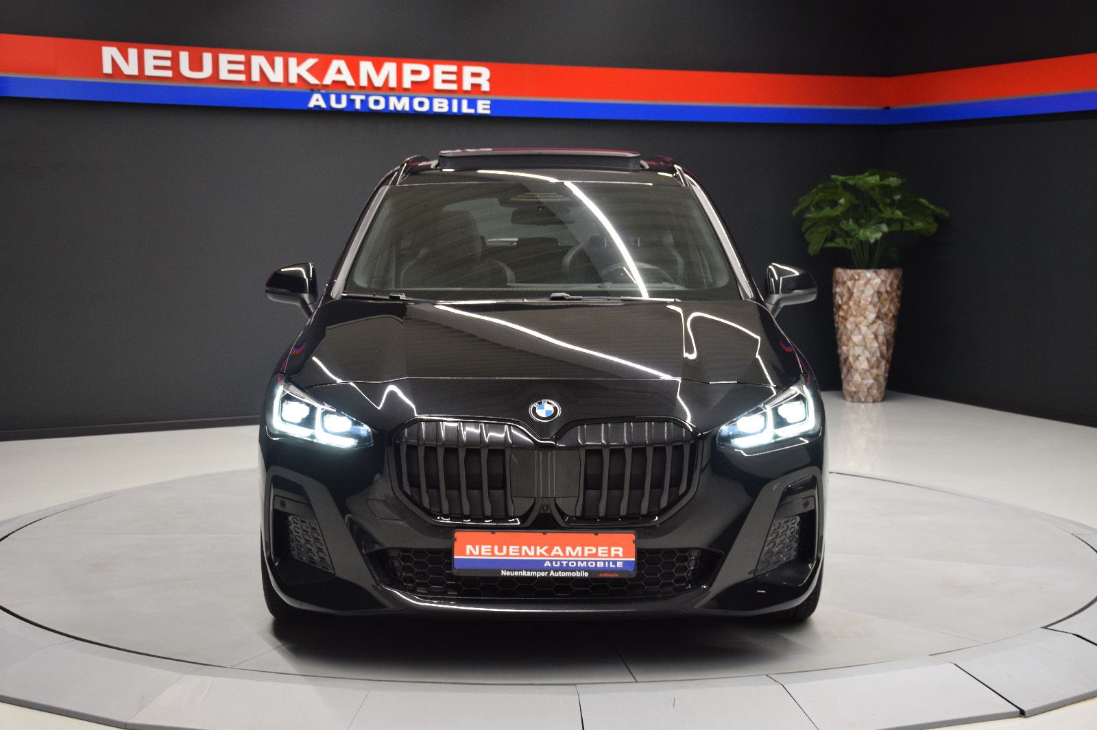 Fahrzeugabbildung BMW 223i Active Tourer xDrive M Sport HuD Pano h/k