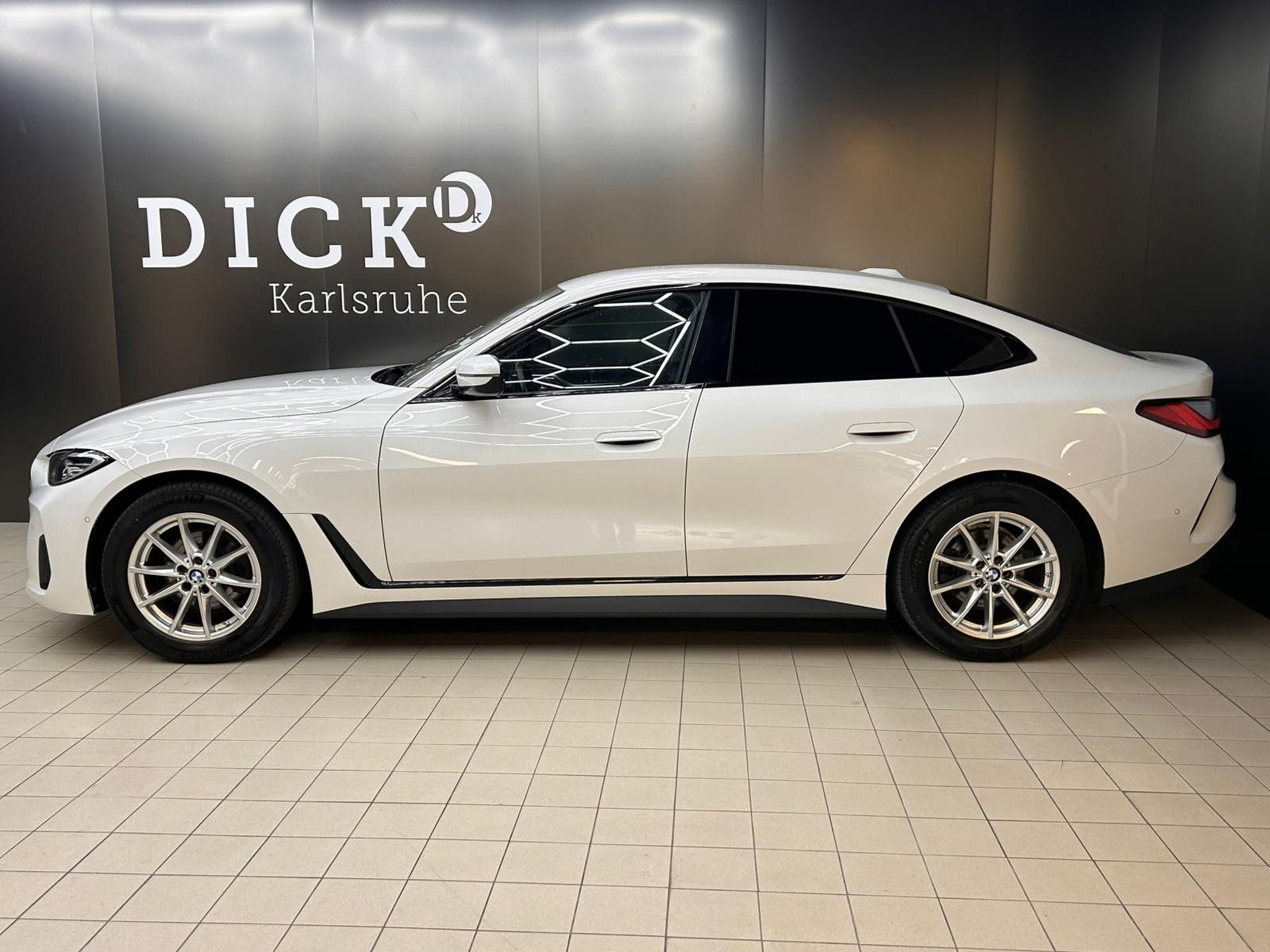 Fahrzeugabbildung BMW 420 Gran Coupé FACEL+VIRTU+LEDER+HEAD+LED+KAM+M