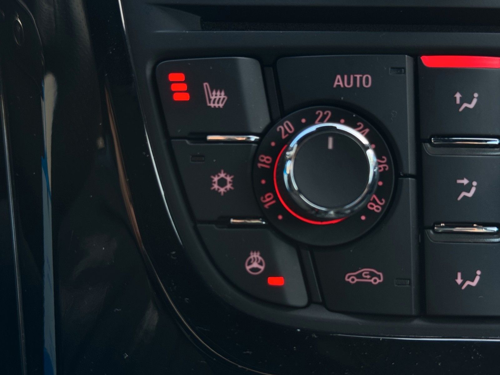 Fahrzeugabbildung Opel Astra J GTC *Infinity*Leder*OPC*Bi-Xen*Bhz.Lenk