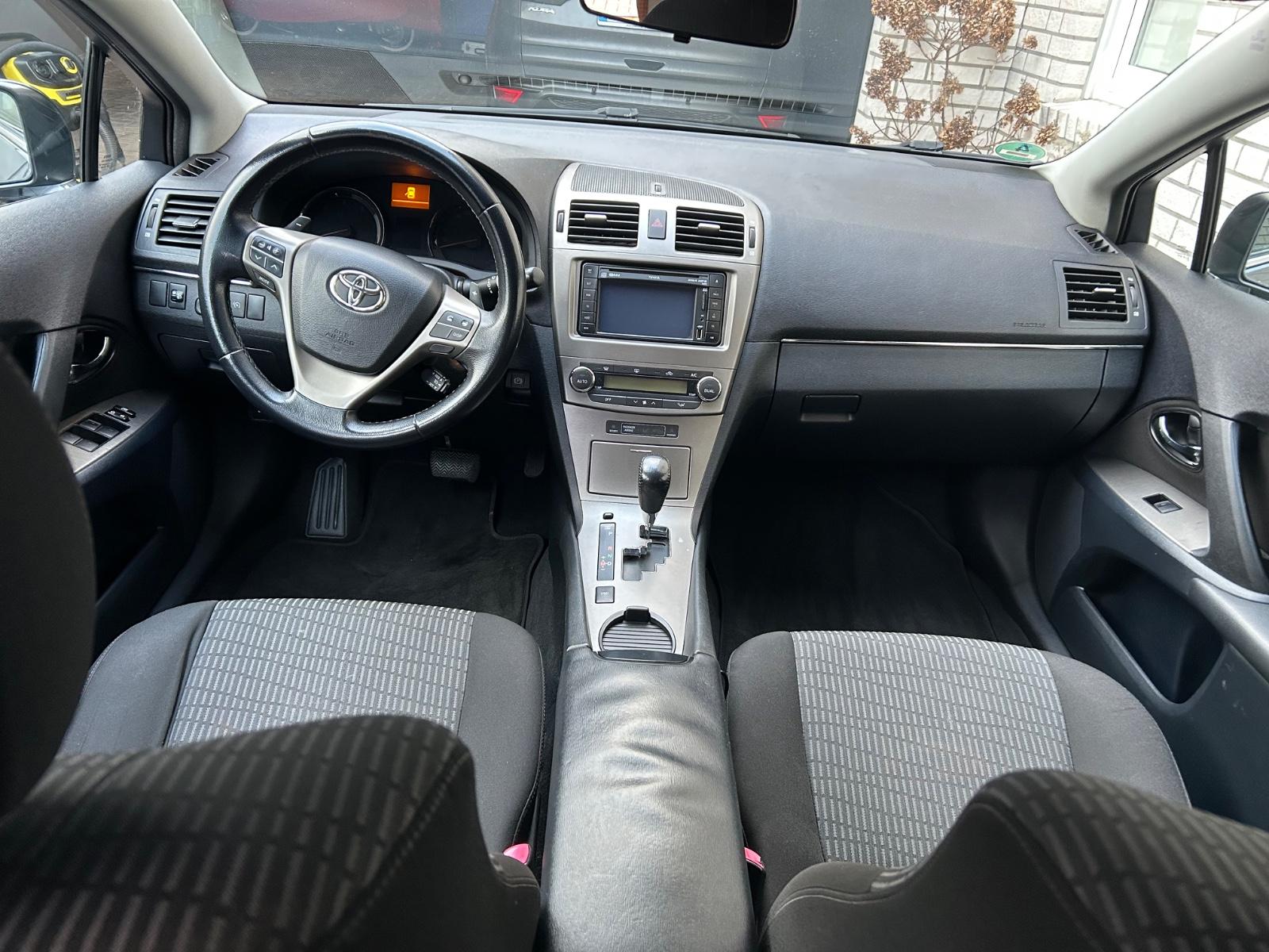 Toyota Avensis 2011 — photo 10