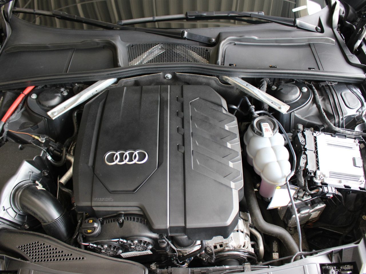 Fahrzeugabbildung Audi A4 Avant 35 TFSI advanced ACC/RFK/Navi/Leder