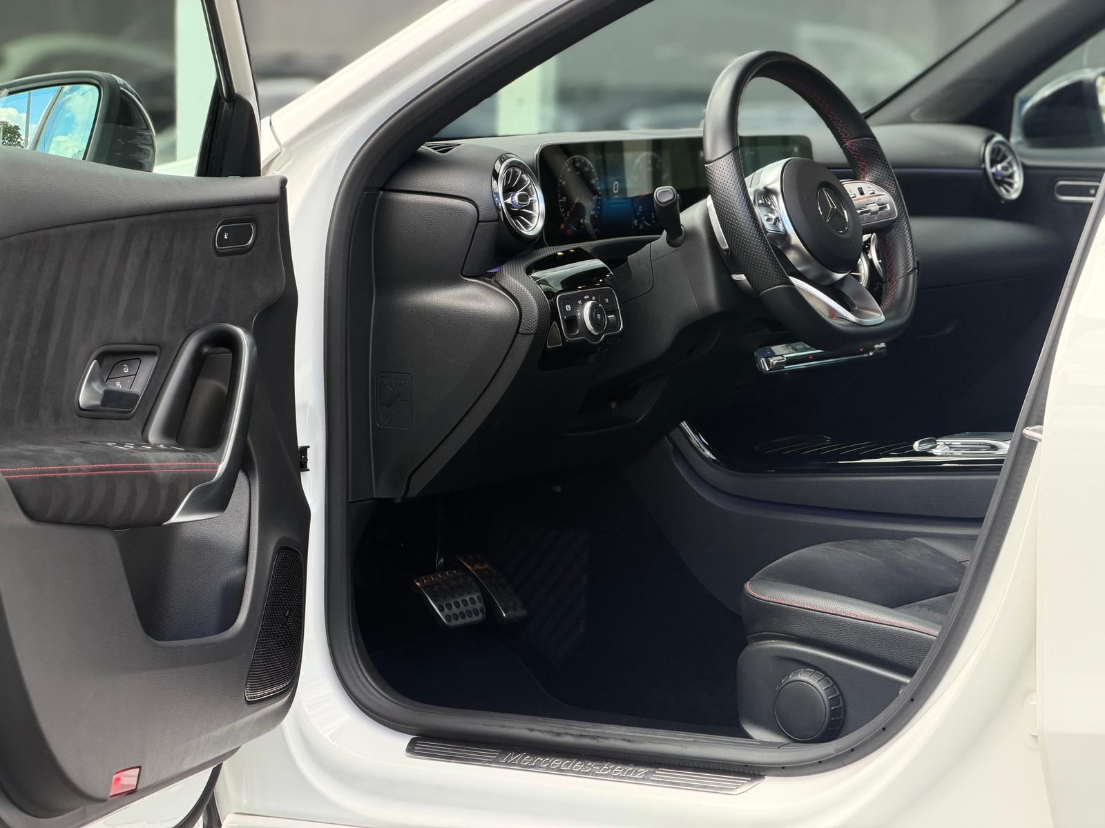 Mercedes-Benz A250*AMG*AHK*Digital*Ambiente*Pano*LED*Alcantara