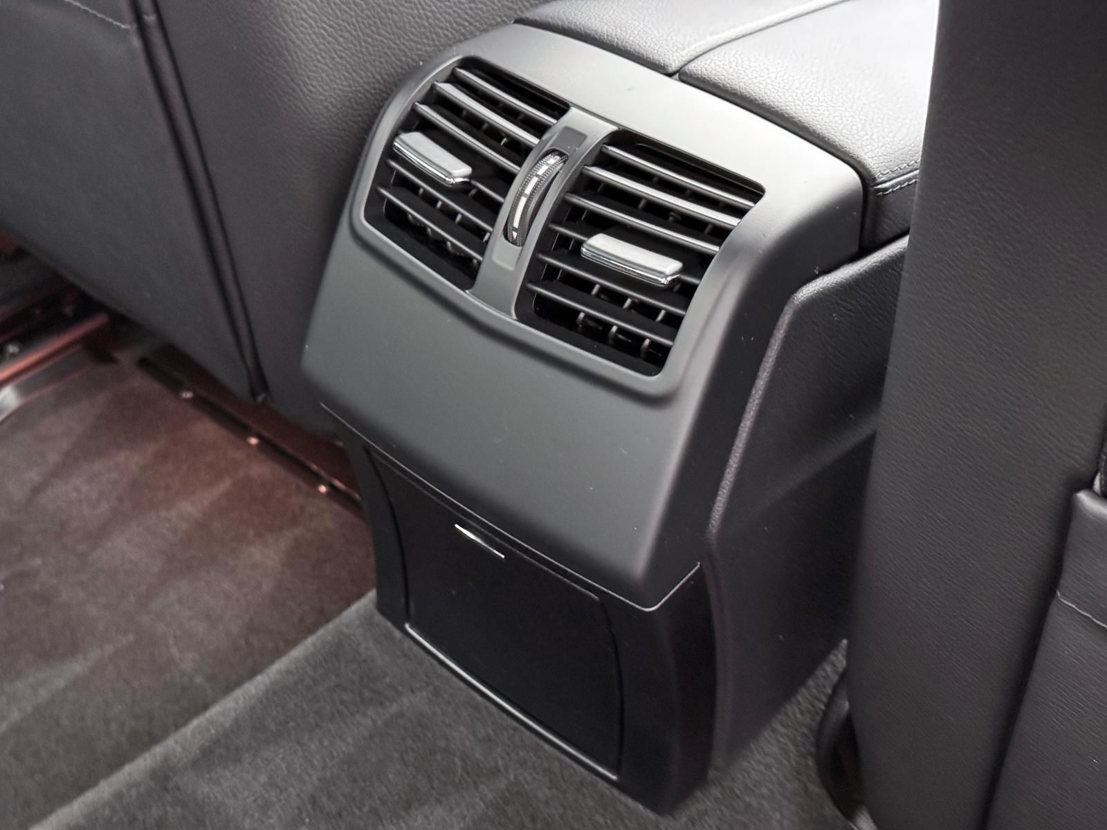Fahrzeugabbildung Mercedes-Benz E 220d AVANTGARDE/AHK/ILS+/OZ-RACING/PDC/NAV/LED