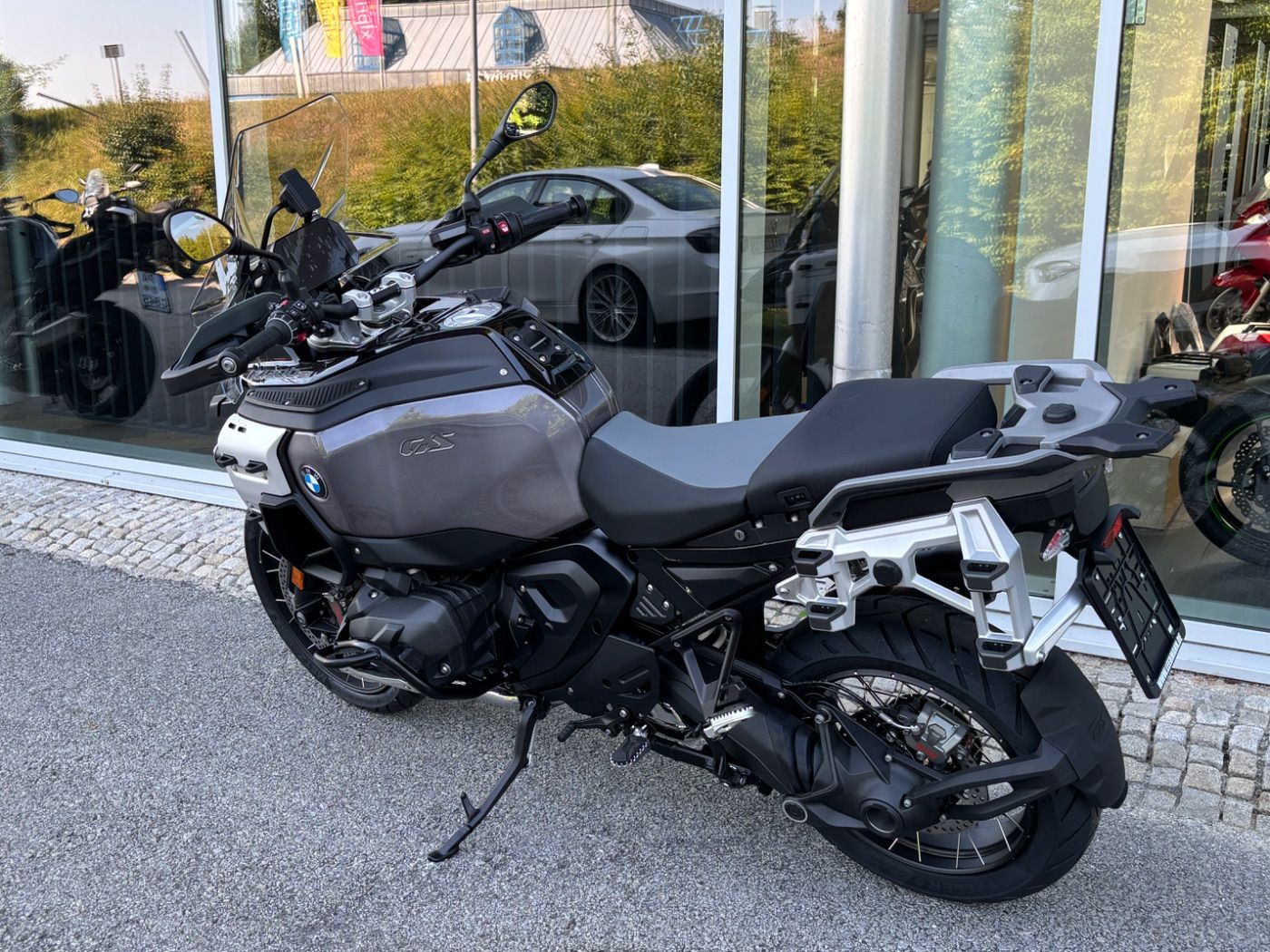 Fahrzeugabbildung BMW R 1300 GS Adventure 3 Pakete Triple Black