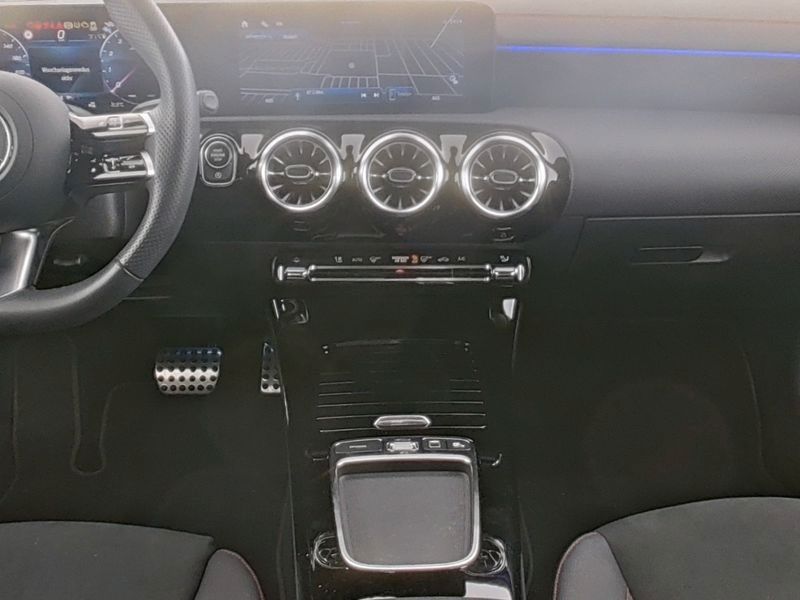 Fahrzeugabbildung Mercedes-Benz CLA 180 Coupé AMG Pano+Night+360°+Distr+Ambi+19'