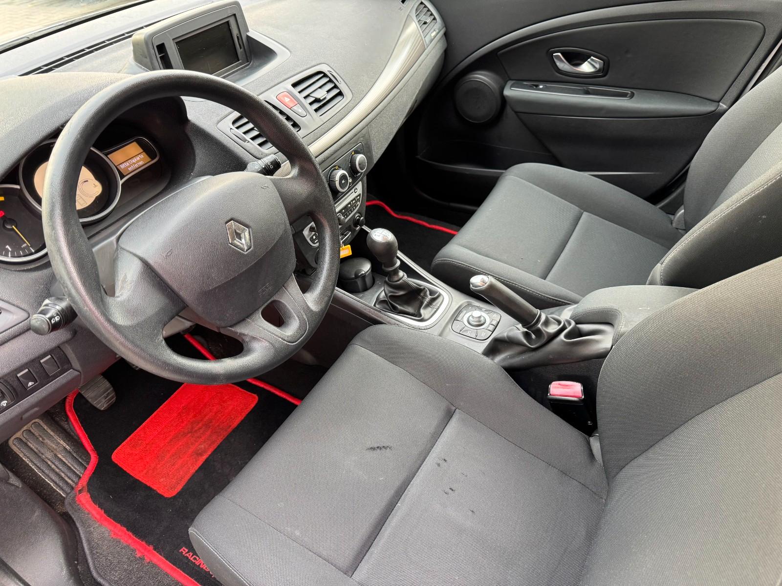 Renault Megane 2011 — photo 10