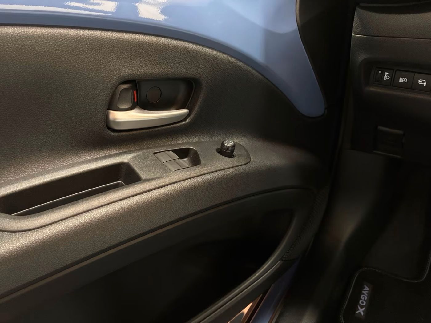 Fahrzeugabbildung Toyota Aygo X Hybrid Lounge Canvas-Premium-Faltdach JBL