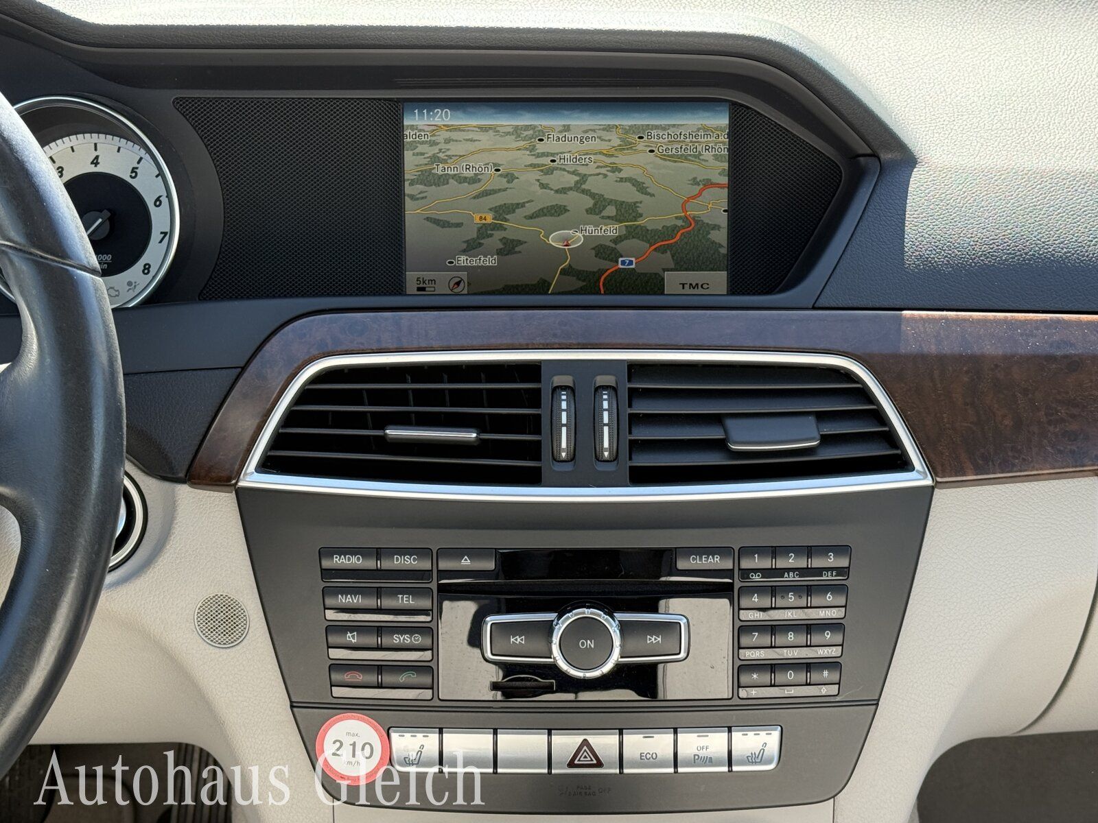 Fahrzeugabbildung Mercedes-Benz C 180 CGI Elegance BE Ausstattung BlueEfficiency