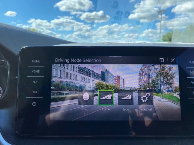 Fahrzeugabbildung SKODA Kamiq Tour TGI 6-Gang NAVI*RFK*LED*5J-Garantie