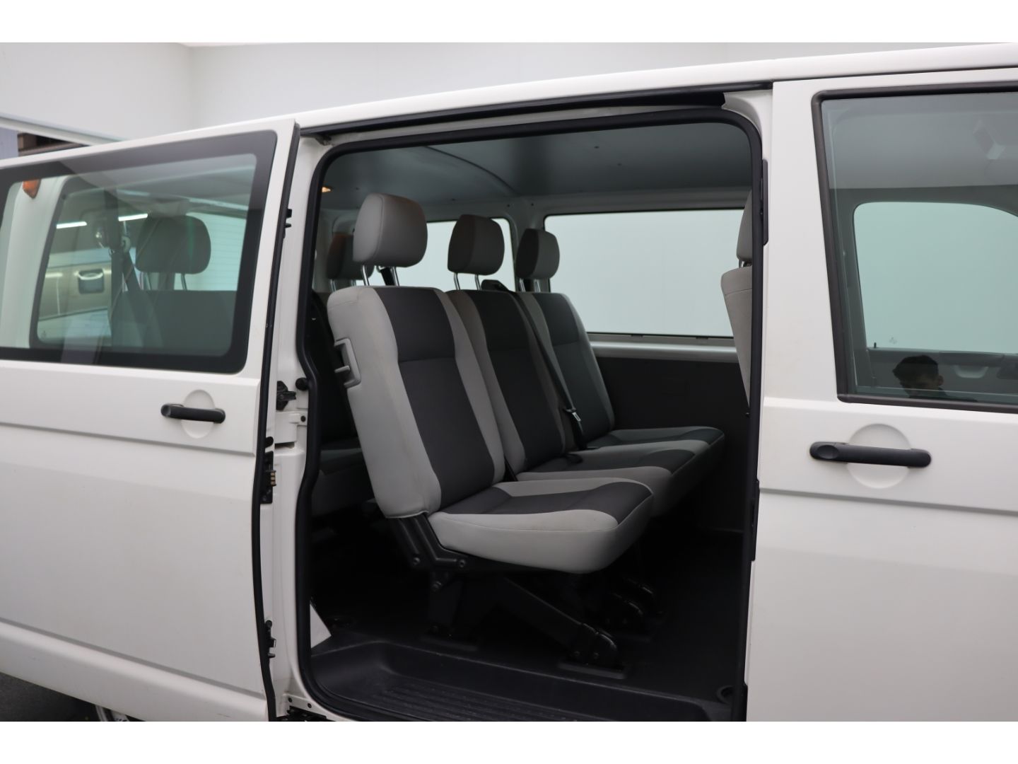 Fahrzeugabbildung Volkswagen T5 2.0 9-Sitzer