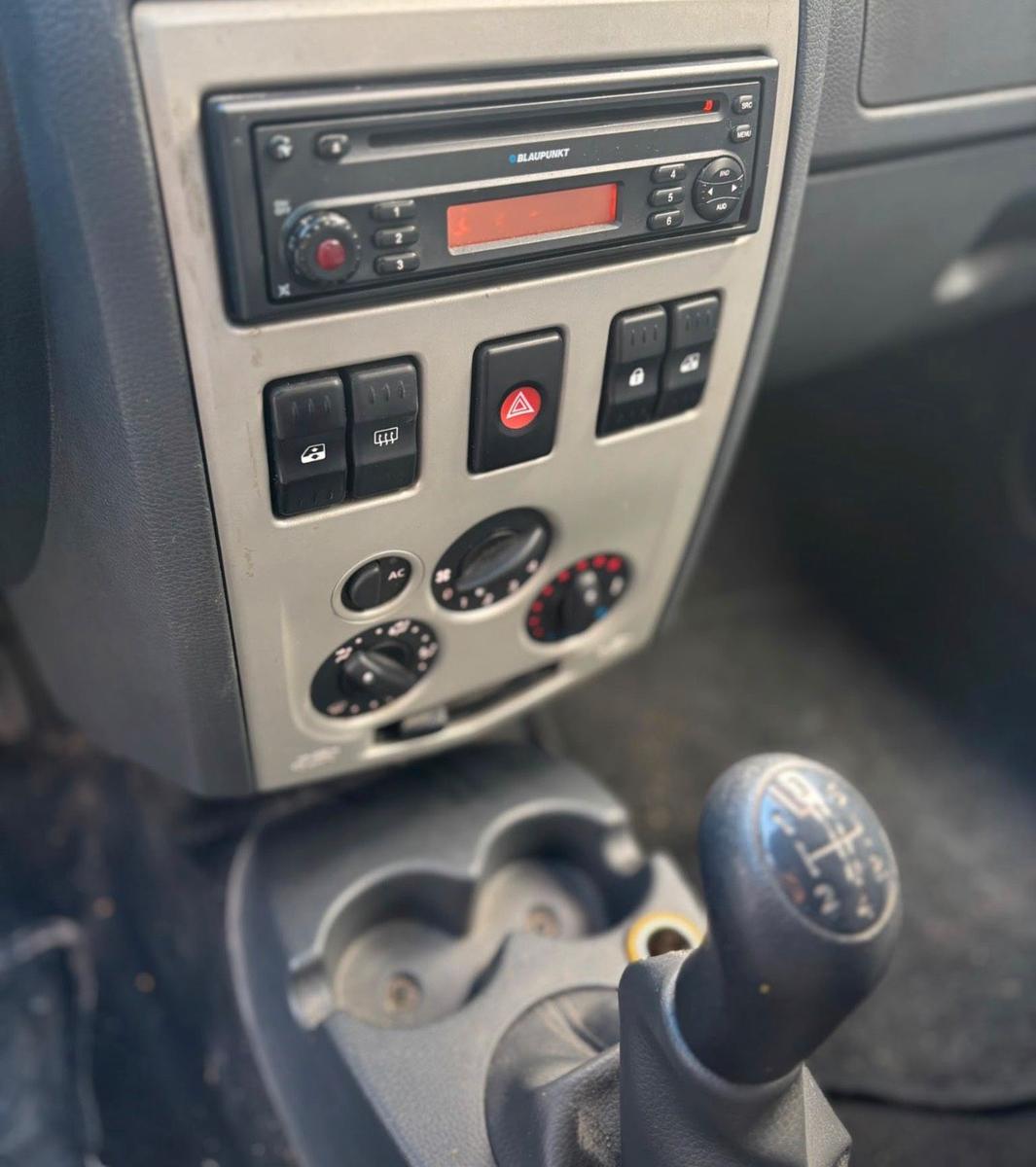 Dacia Logan 2008 — interior