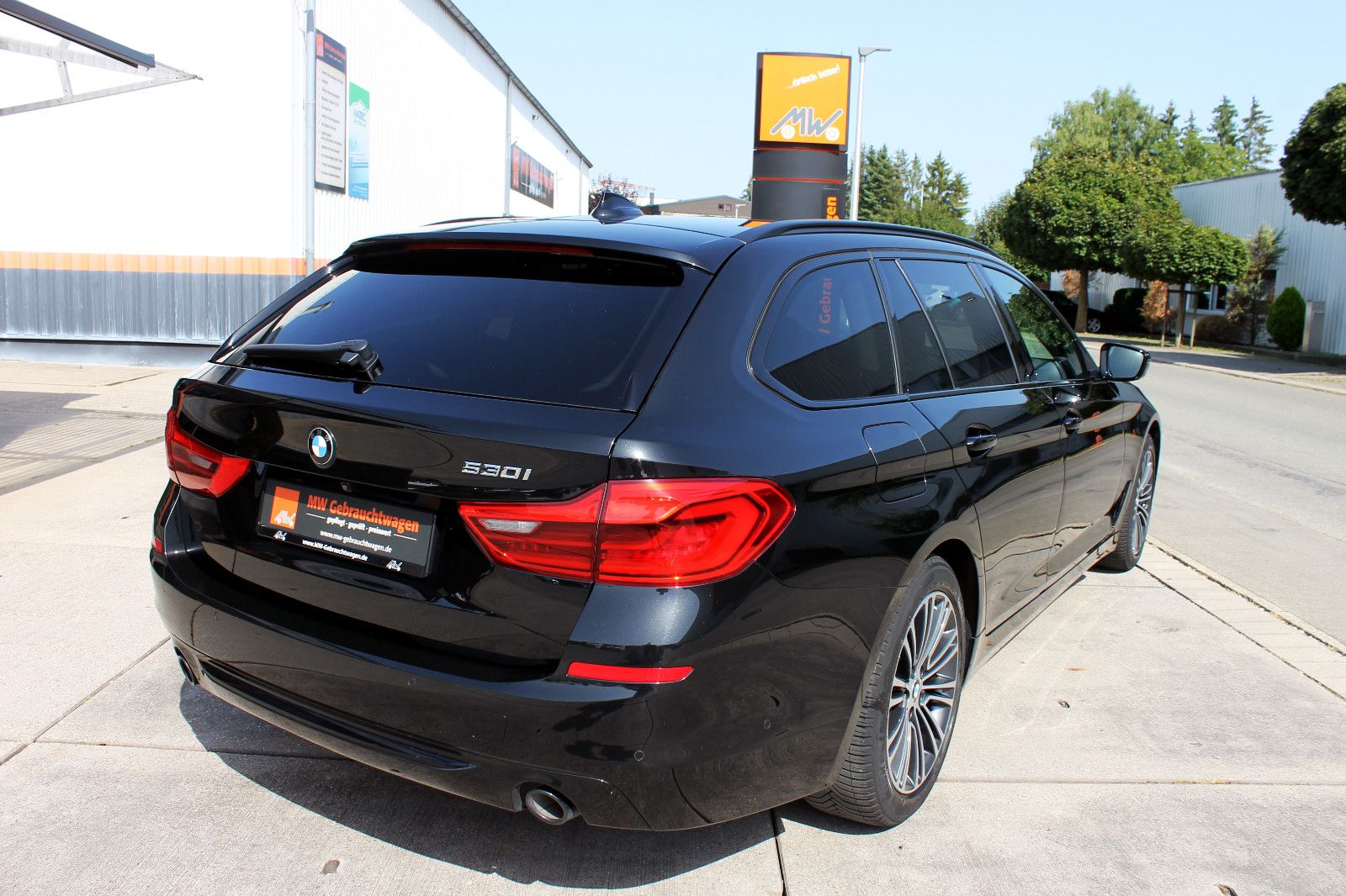 Fahrzeugabbildung BMW 530i Touring Steptr. Sport-Line LED HUD KAM ACC