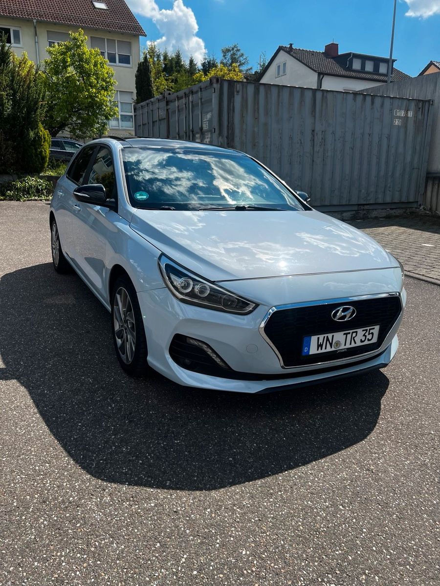 HYUNDAI i30