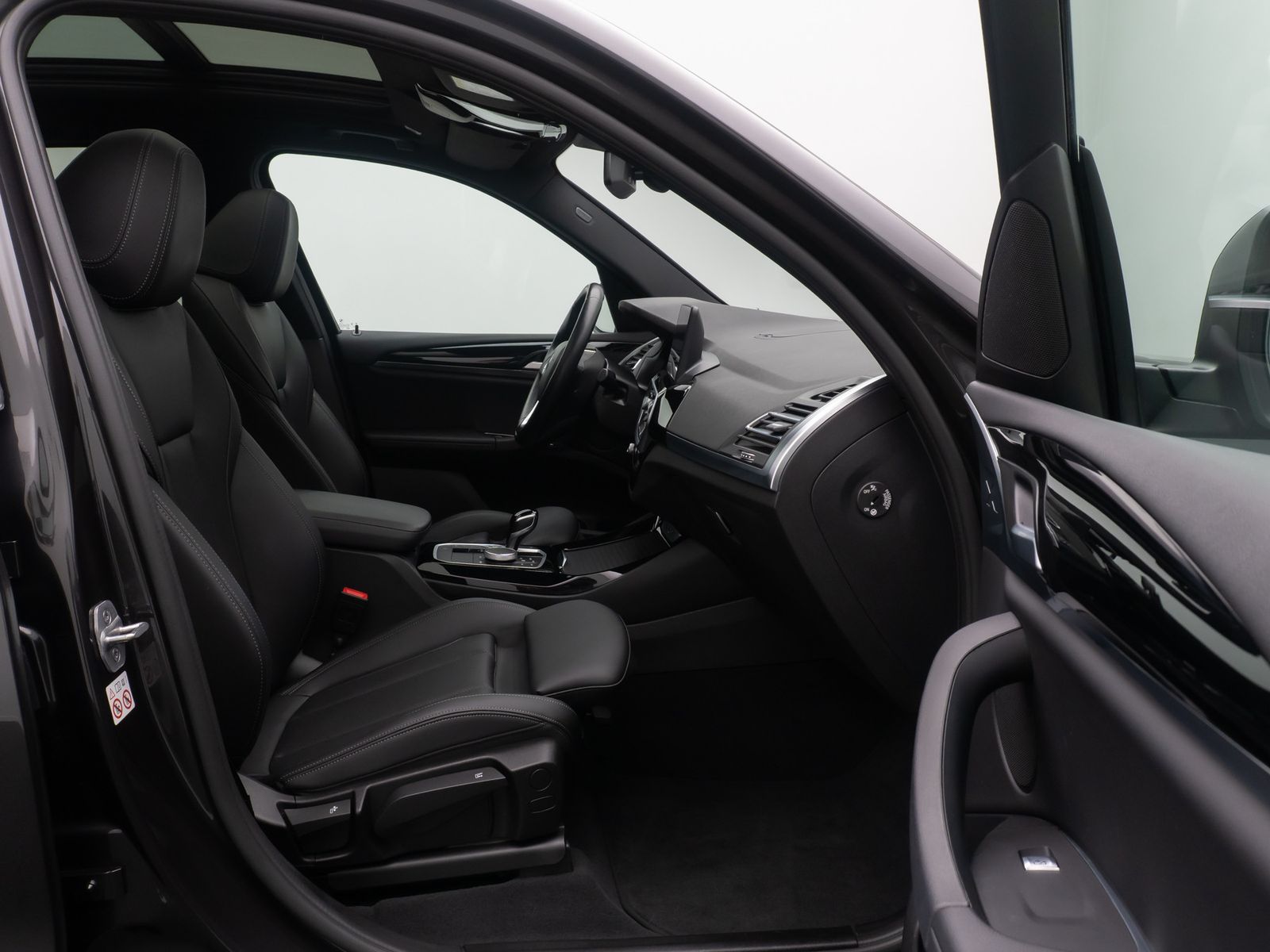 Fahrzeugabbildung BMW X3 xD30e Komfort DAB Laser HiFi HUD Panorama 20"