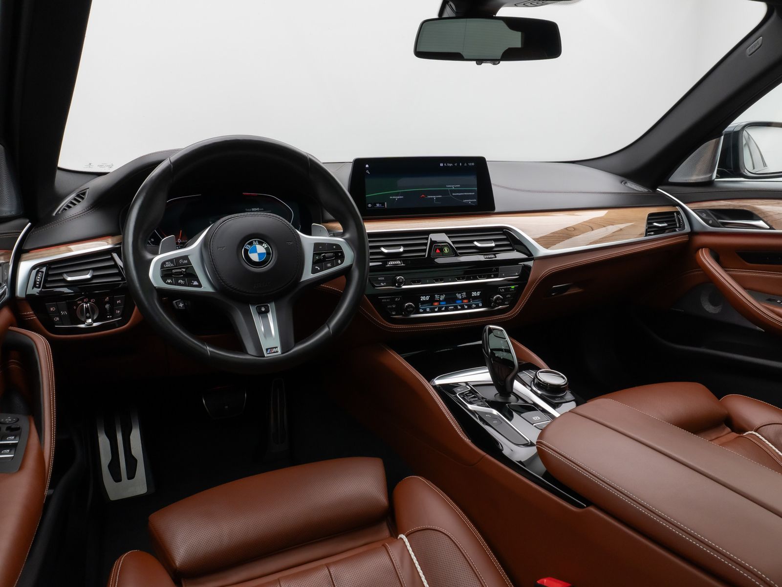 Fahrzeugabbildung BMW 540d xD M Sport Panorama 360°HUD B&W NightVision