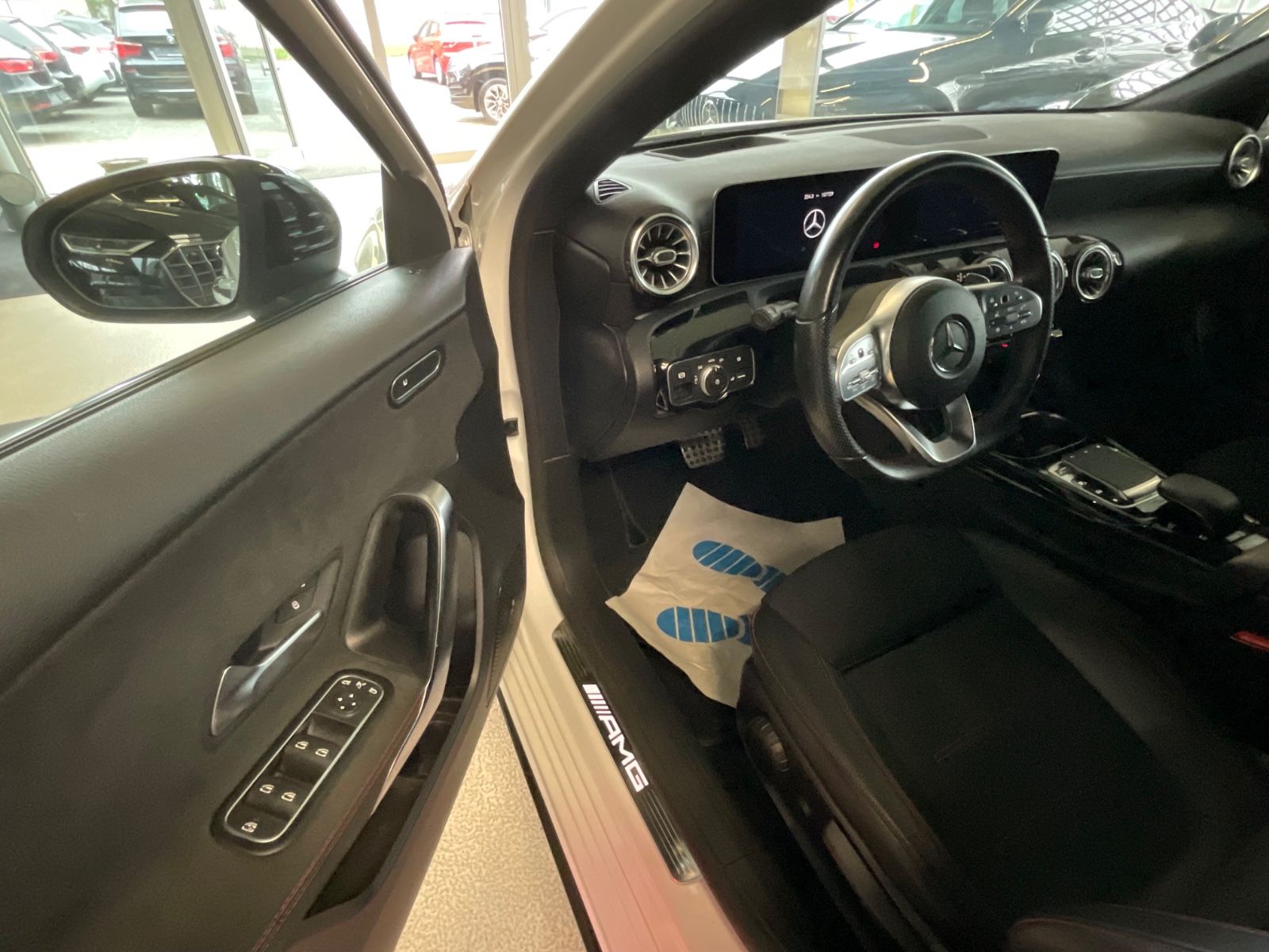 Fahrzeugabbildung Mercedes-Benz A 35 AMG 4Matic*Head-Up Display*MBUX