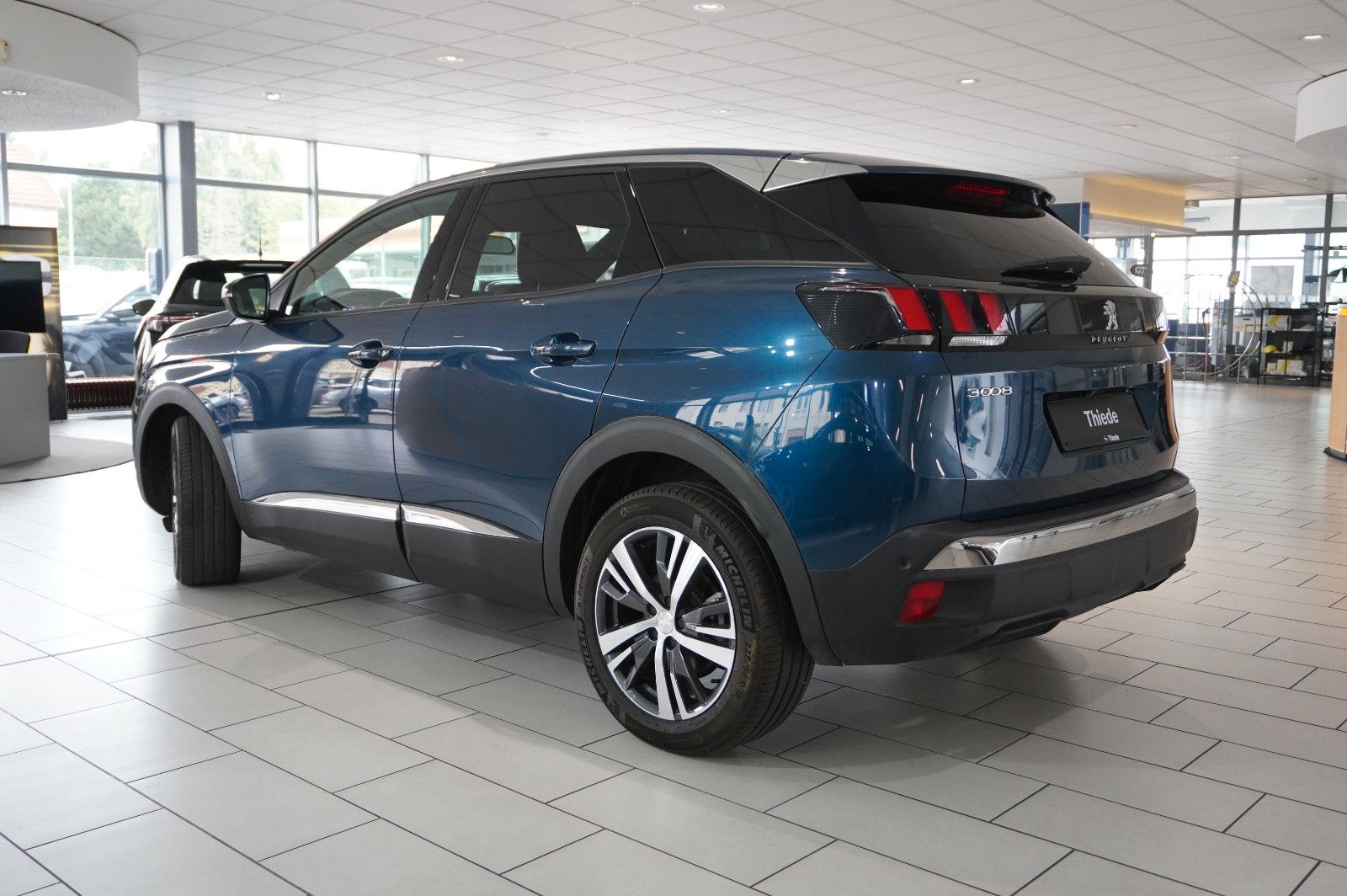 Fahrzeugabbildung Peugeot 3008 1.2T ALLURE PACK NAVI/LED/KAMERA/SH/SPORT