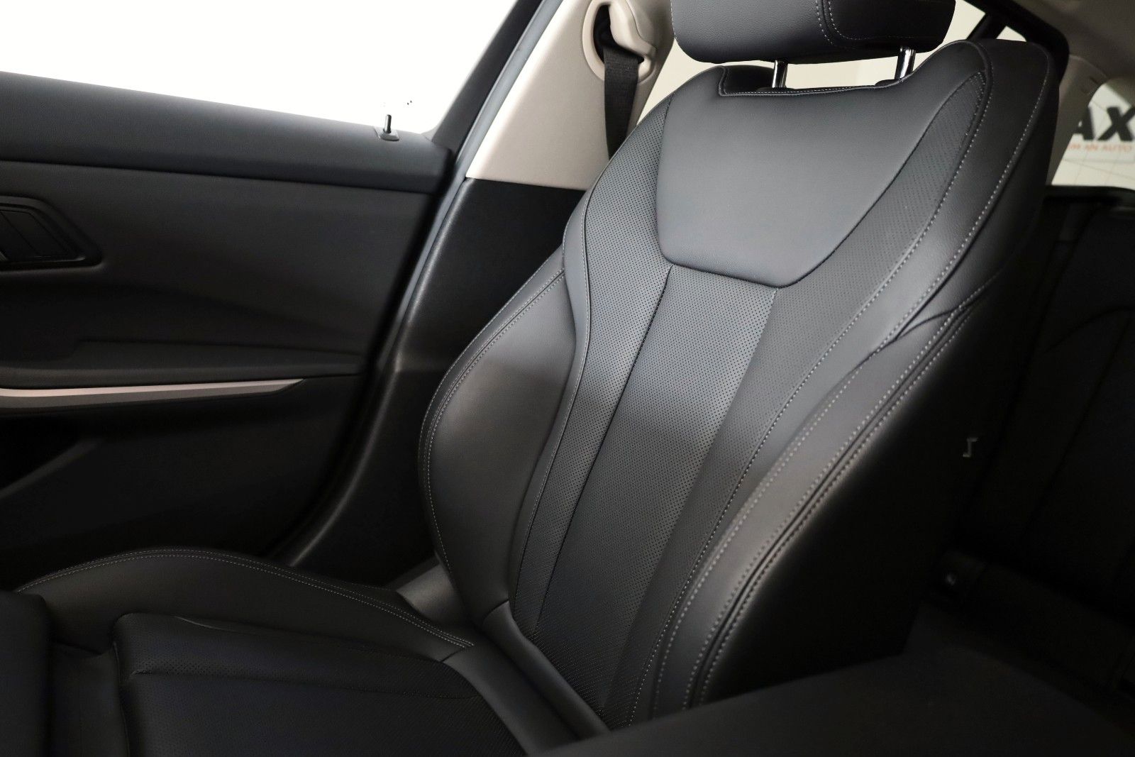 Fahrzeugabbildung BMW 320e Touring Advantage Leder,Navi,LED,Kamera,AHK