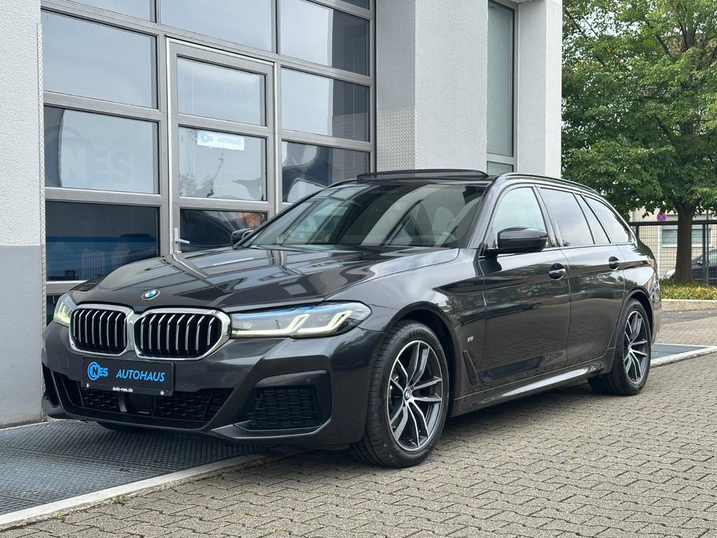 BMW 520d xD M SPORTACCPANOLASERHKKAMHUDSOFT 2022