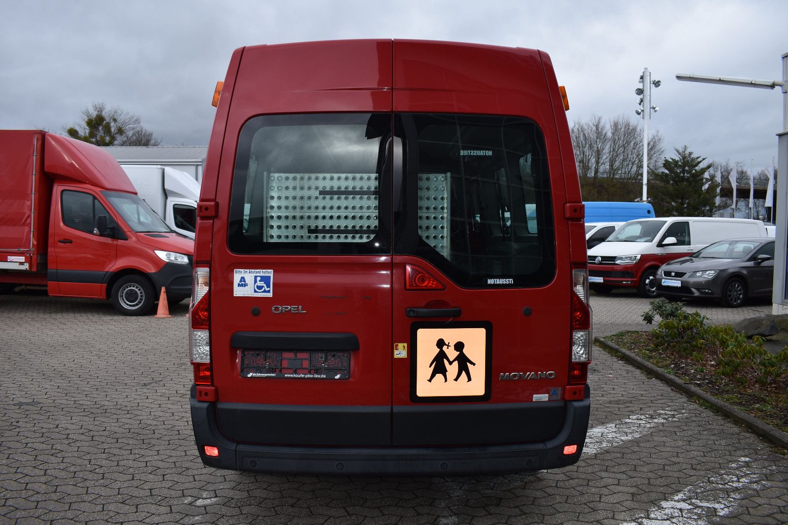 Fahrzeugabbildung Opel Movano Behindertengerecht *8076