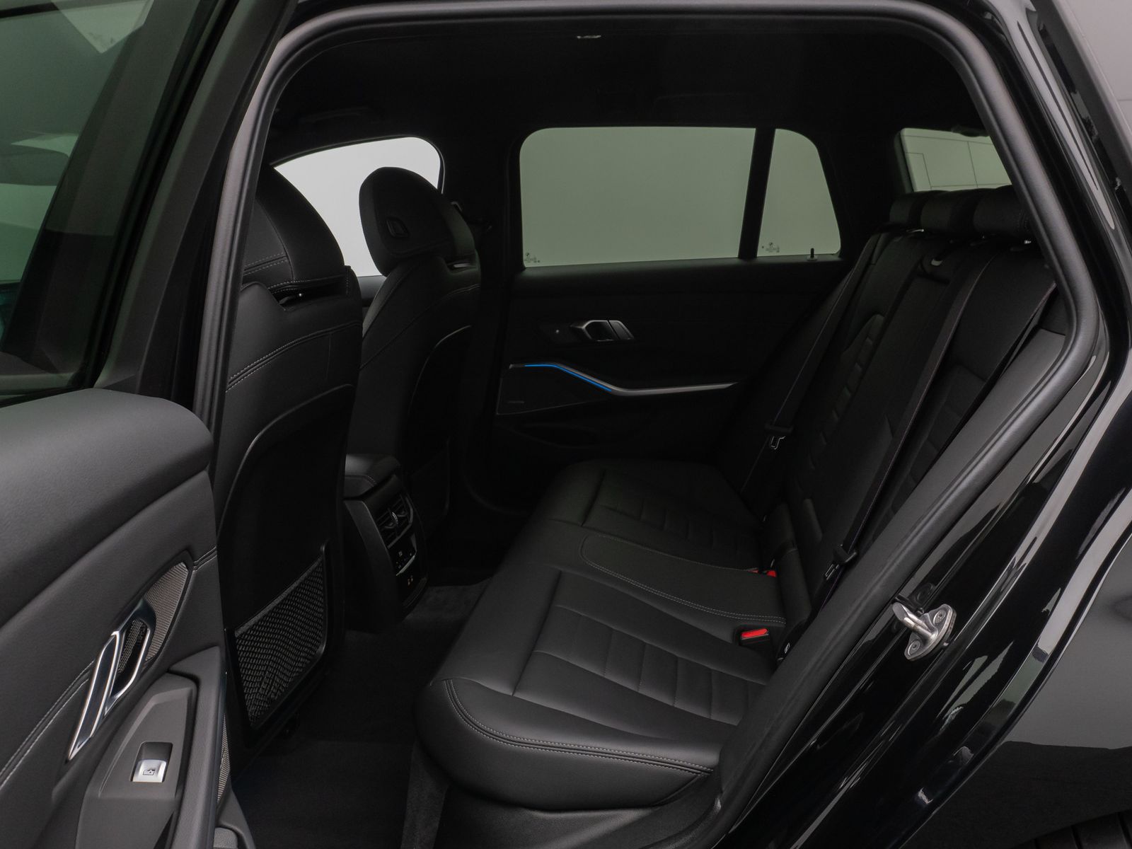 Fahrzeugabbildung BMW 330e xD M Sport Pro Kamera HUD DAB H/K Stop&Go