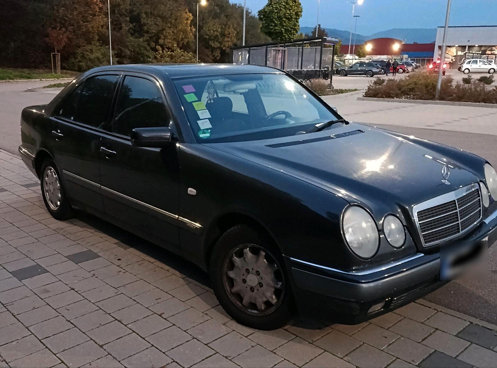 Mercedes-Benz E 230