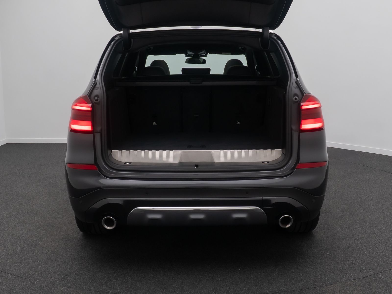 Fahrzeugabbildung BMW X3 xD30e LuxuryLine HUD DAB HiFi Panorama 19Zoll