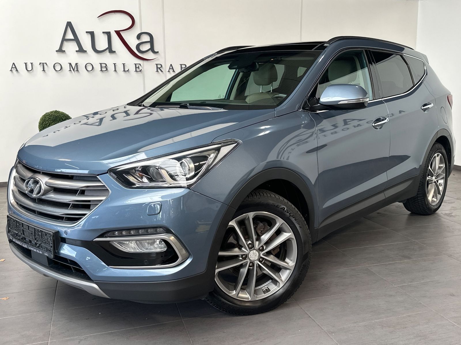 Fahrzeugabbildung Hyundai Santa Fe 2.2 CRDi 4WD Automatik NAV+XEN+PANO+AHK