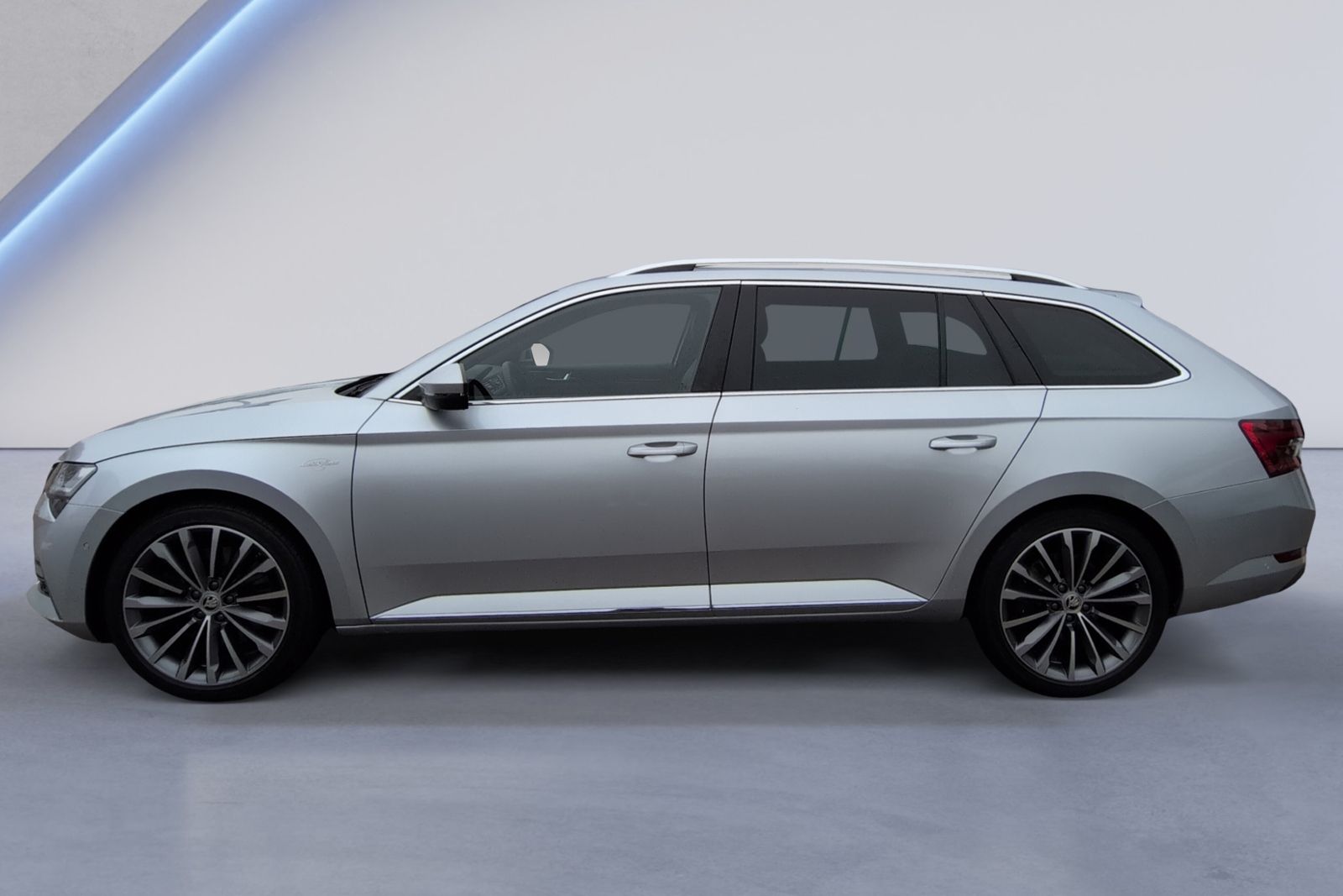 Superb Combi 2.0 TSI DSG 4x4 L&K STHZ+AHK