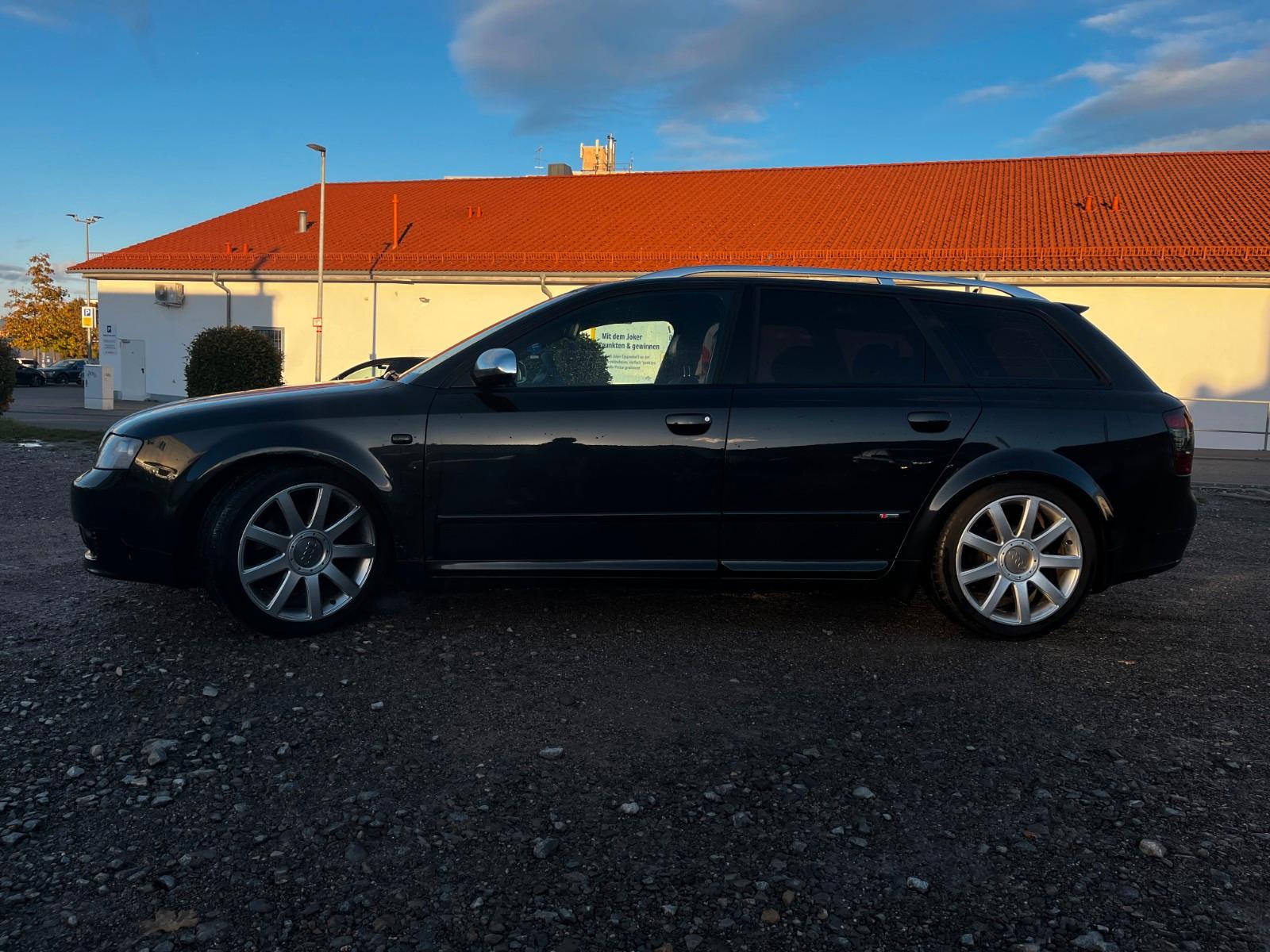 Audi A4 2004 — вигляд ззаду