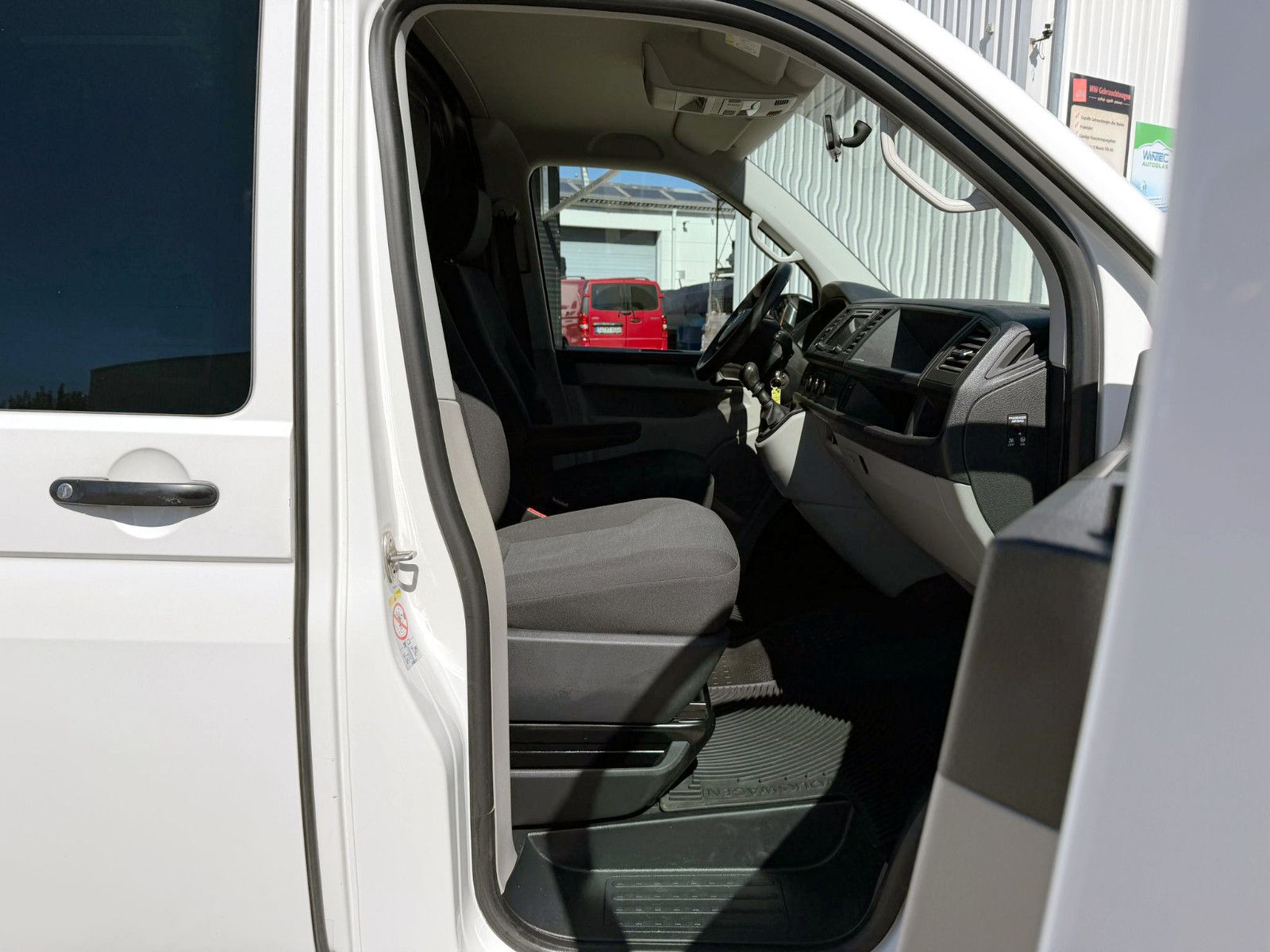 Fahrzeugabbildung Volkswagen T6 Transporter Kasten lang 4Motion KAM NAV SHZ