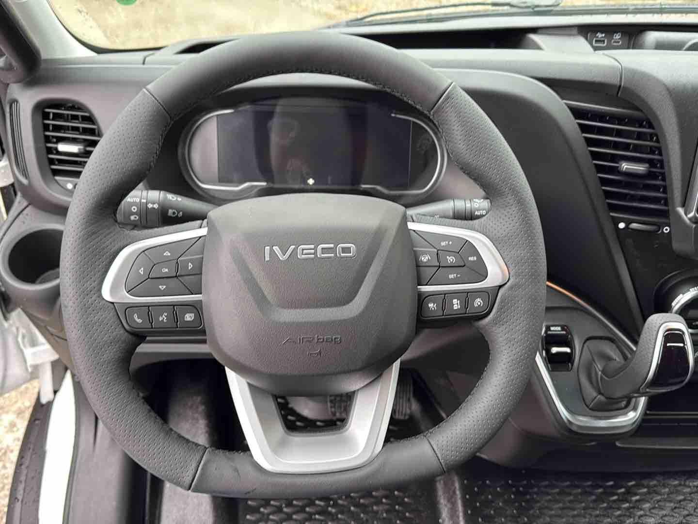 Fahrzeugabbildung Iveco E-Daily 35S14E V Kastenwagen 3520