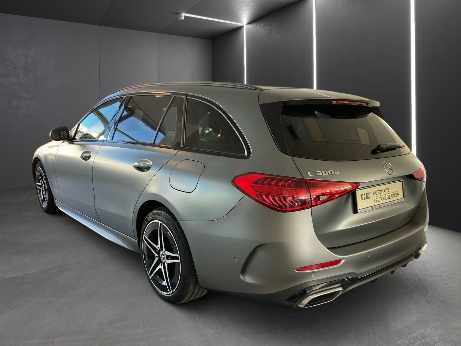 Fahrzeugabbildung Mercedes-Benz C 300 e T AMG*Pano*AHK*HUD*Distronic*Sound*360°*