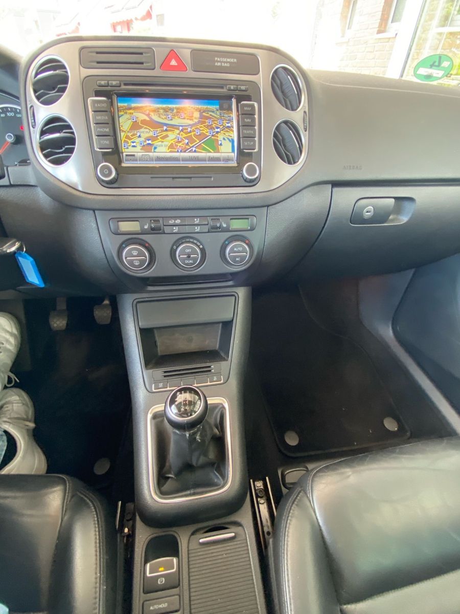 Fahrzeugabbildung Volkswagen Tiguan Sport & Style 4Motion Leder/Navi/Euro 5