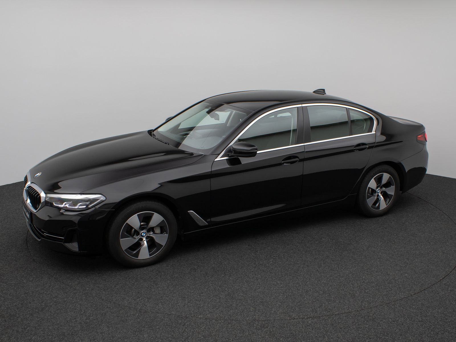 Fahrzeugabbildung BMW 530i Lim.DAB CockPitPro PDC Sitzhzg Alarm LED